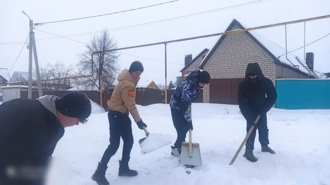 Сармановские юнармейцы помогли ветерану СВО
