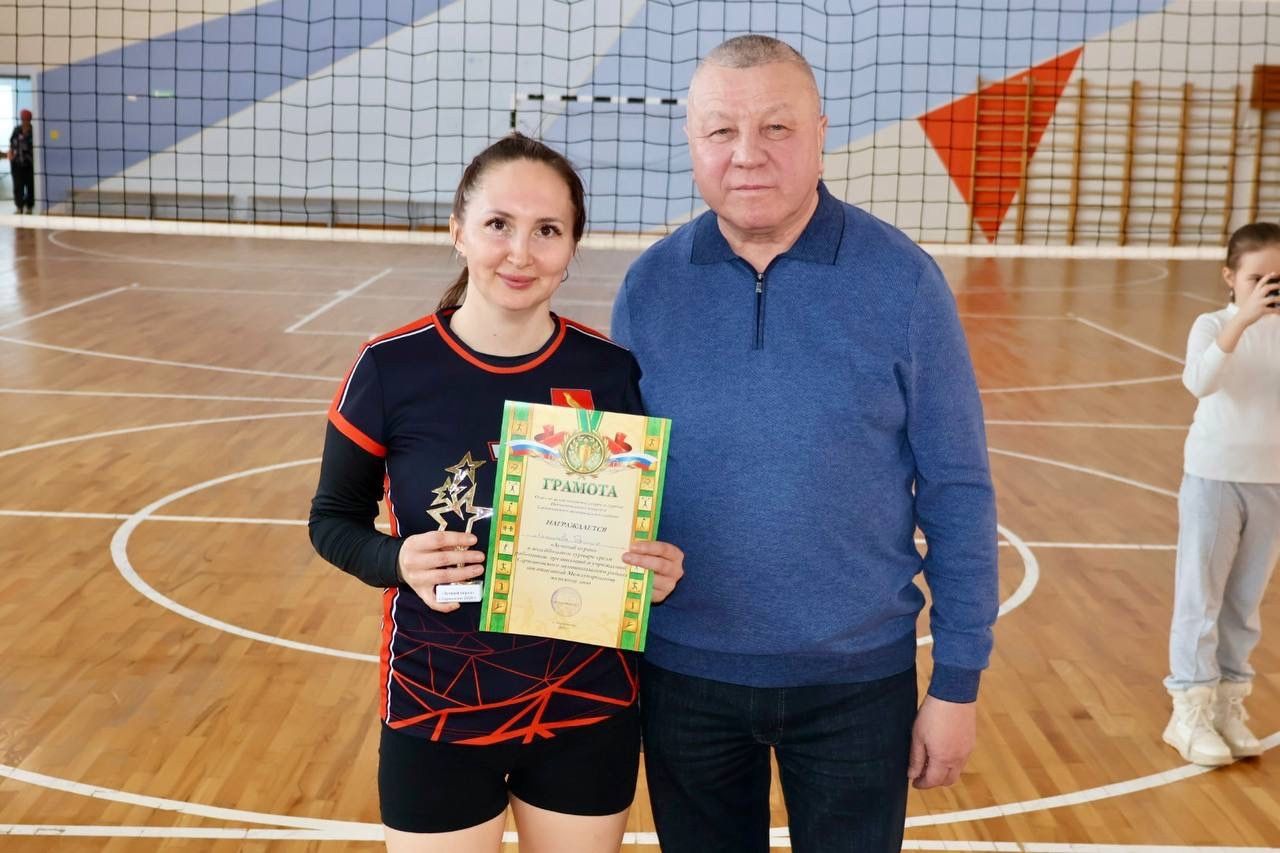 В Сарманово определили победителей волейбольного турнира среди женщин