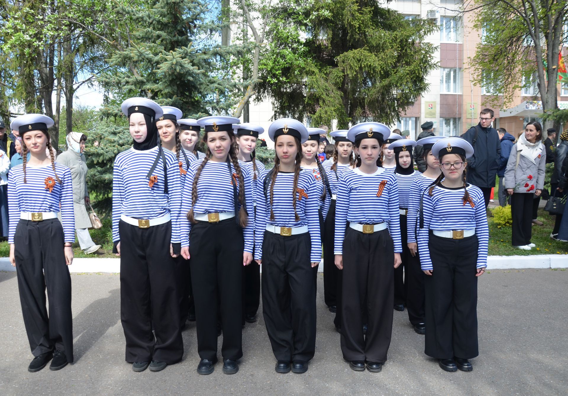 Парад бәйрәмнең иң тантаналы өлеше булды