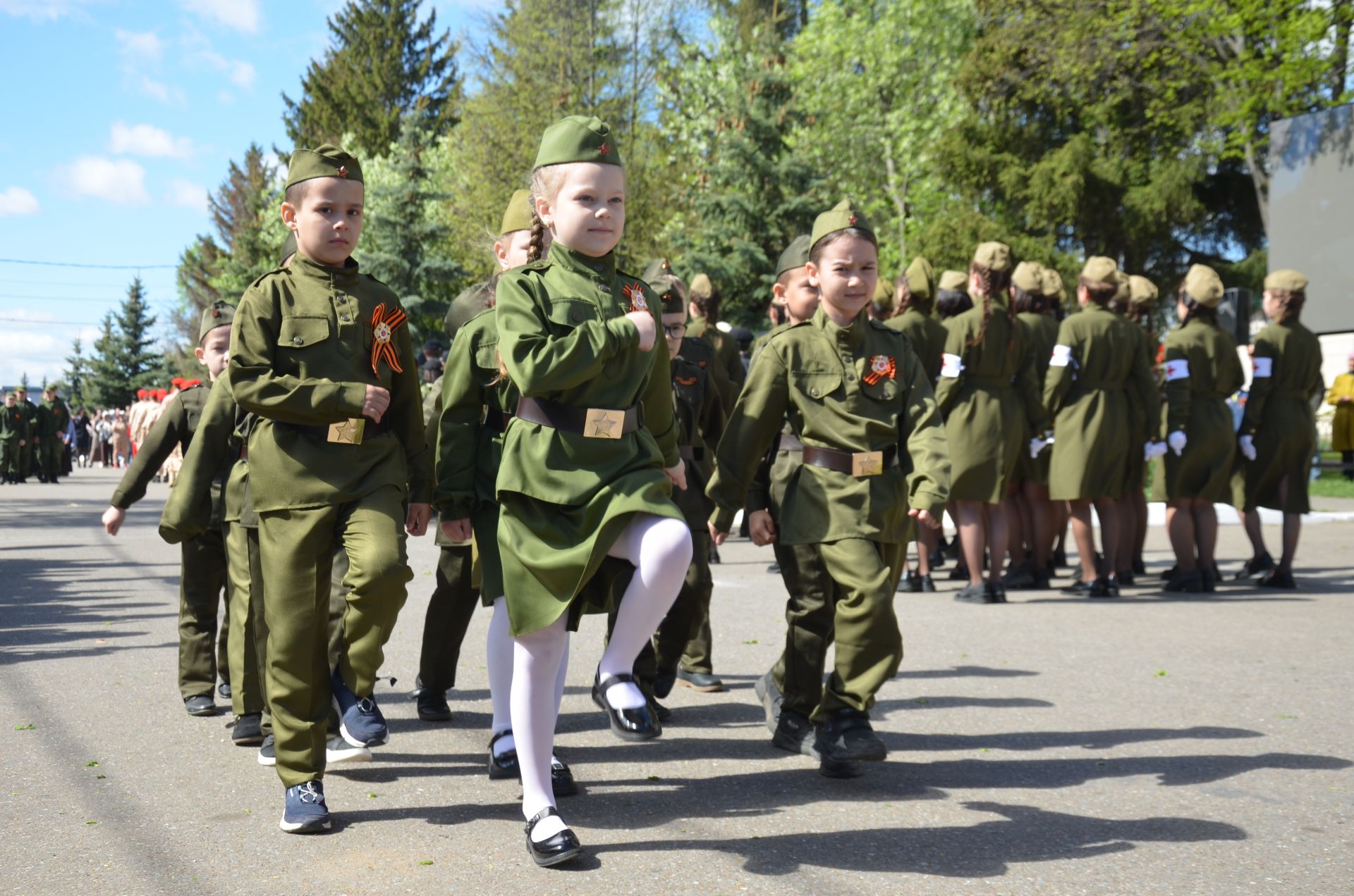 Парад бәйрәмнең иң тантаналы өлеше булды