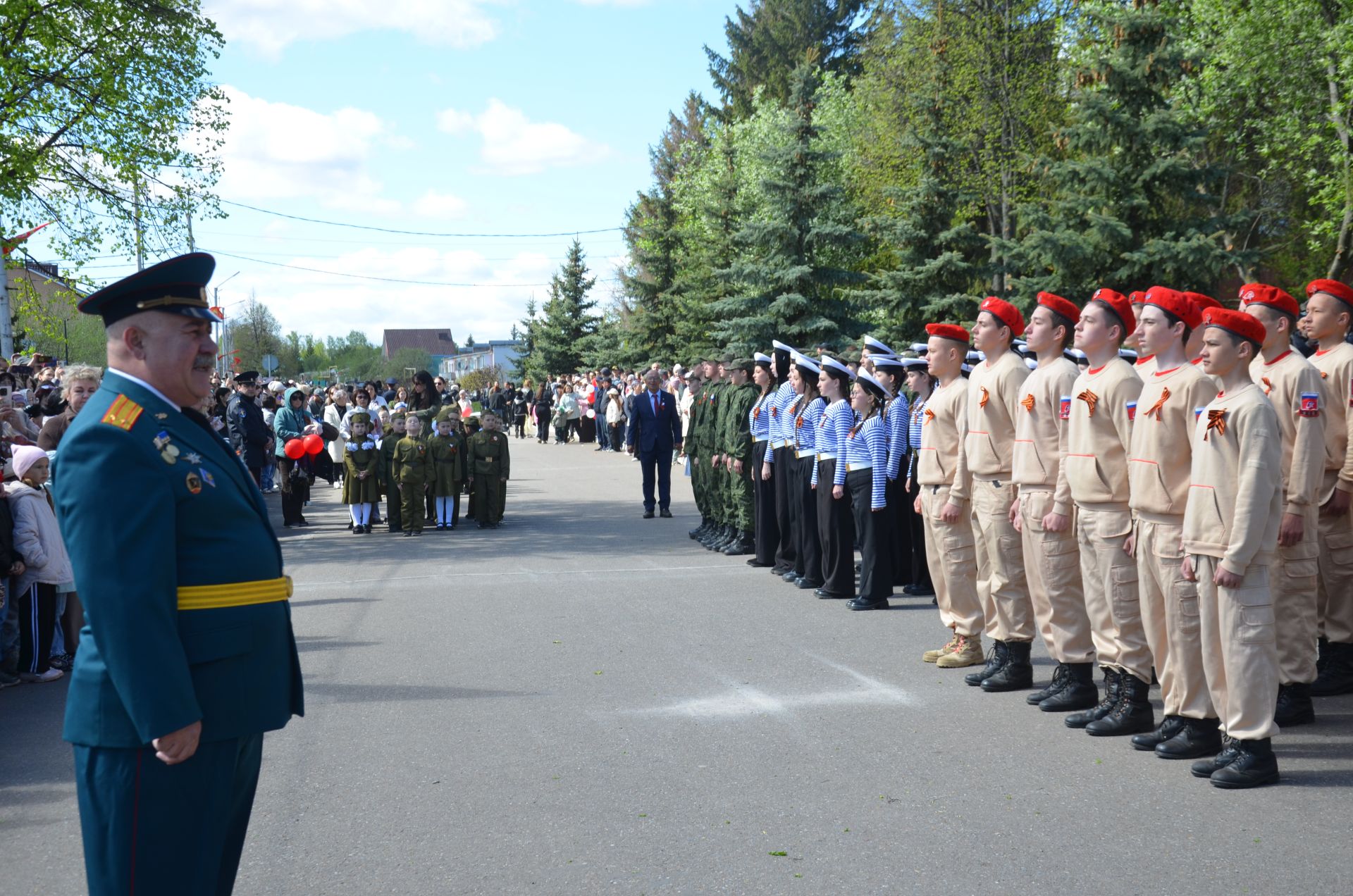 Парад бәйрәмнең иң тантаналы өлеше булды