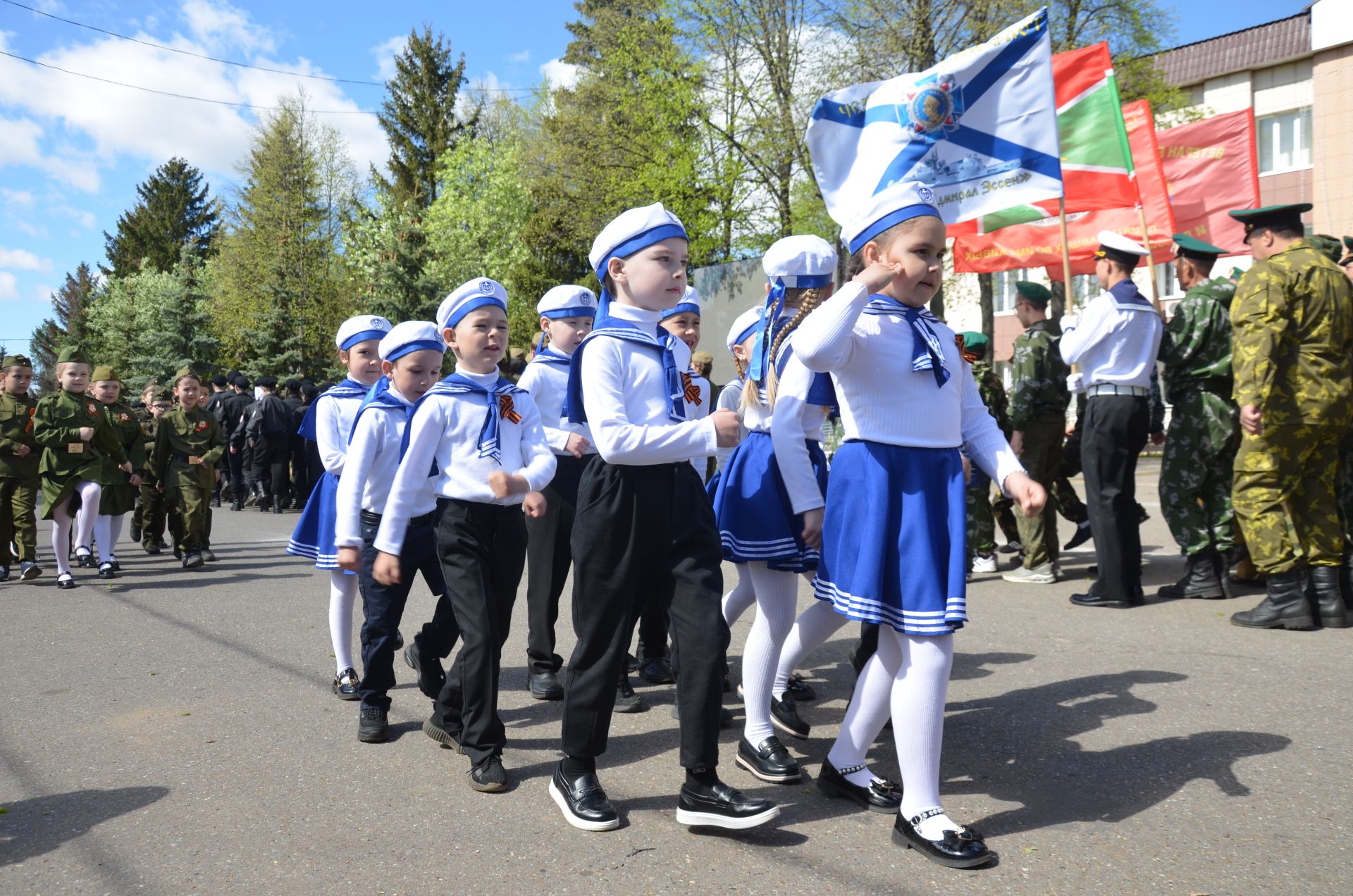 Парад бәйрәмнең иң тантаналы өлеше булды