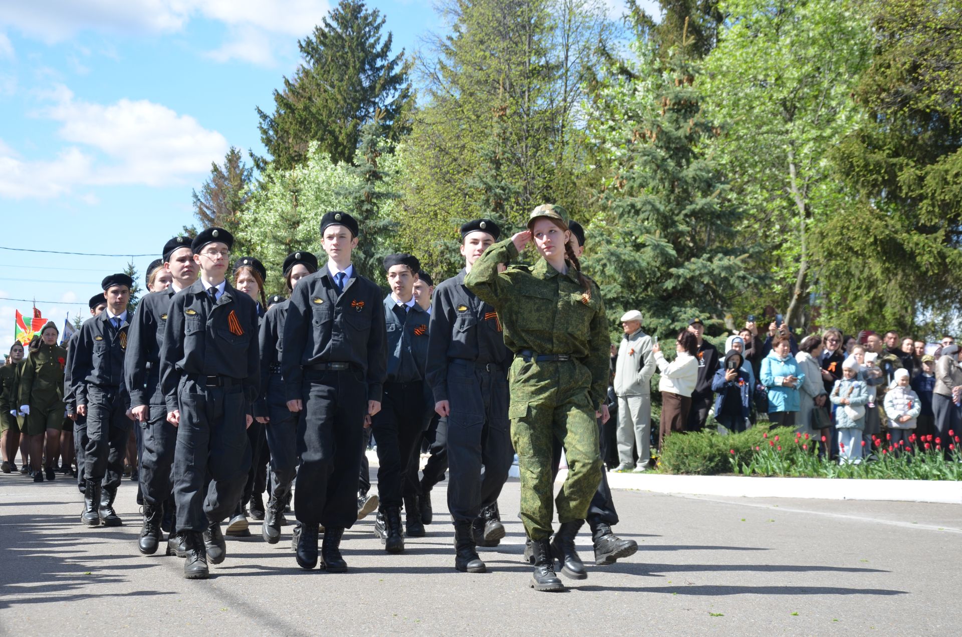 Парад бәйрәмнең иң тантаналы өлеше булды