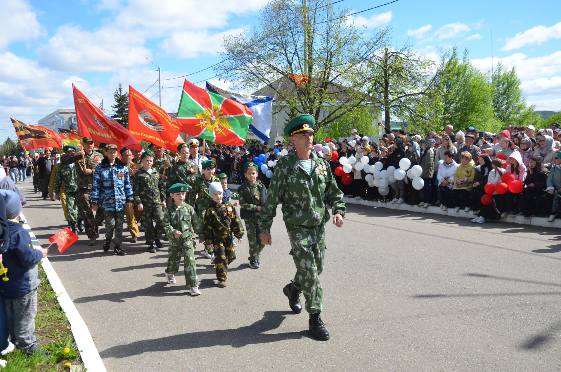 Парад бәйрәмнең иң тантаналы өлеше булды