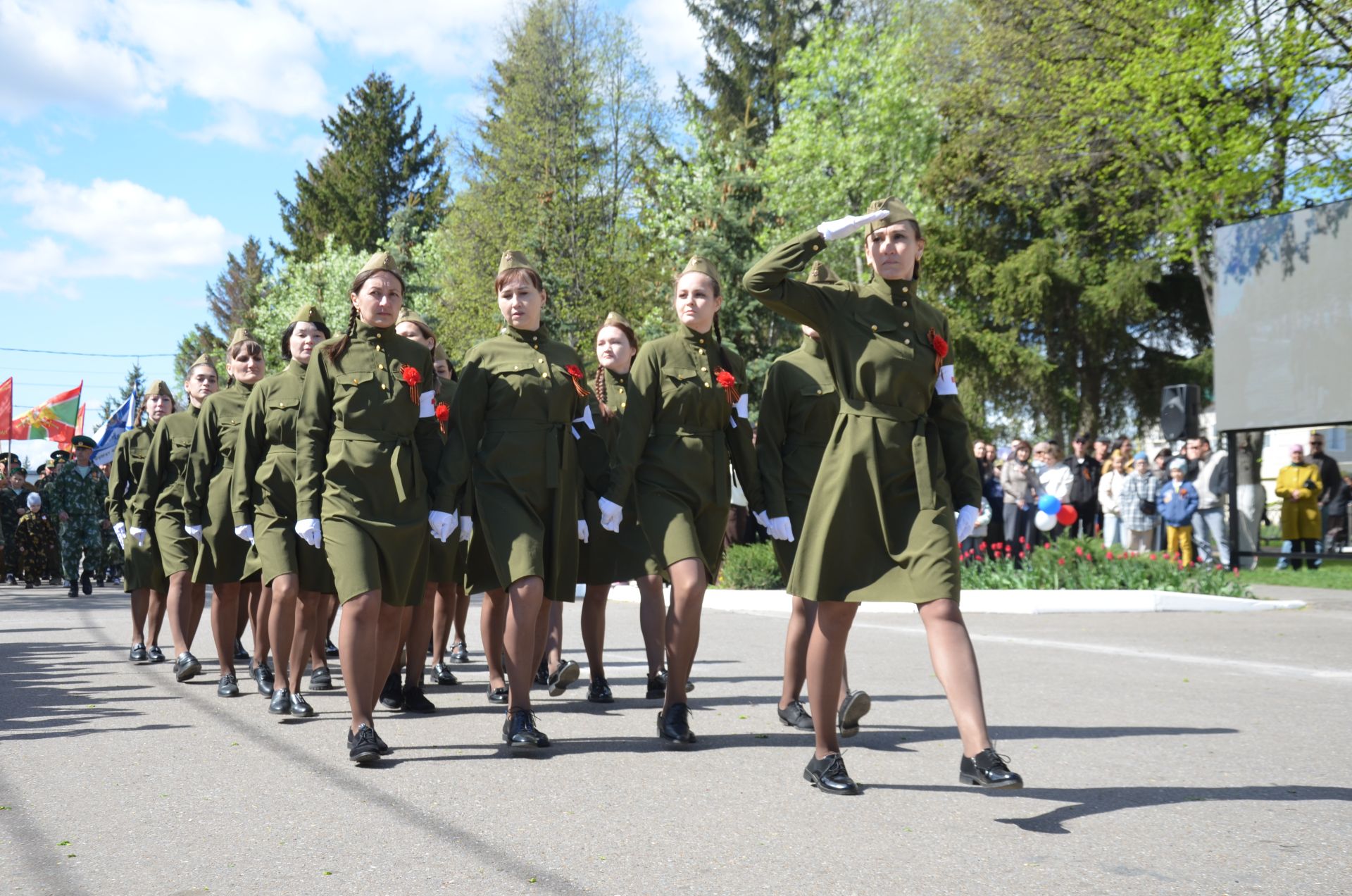 Парад бәйрәмнең иң тантаналы өлеше булды