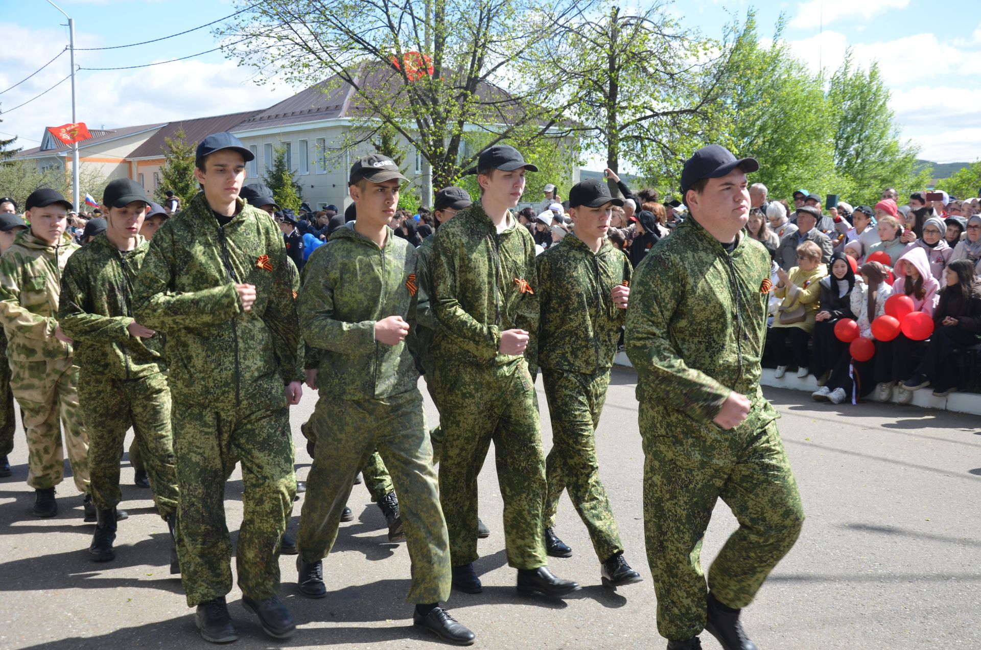 Парад бәйрәмнең иң тантаналы өлеше булды
