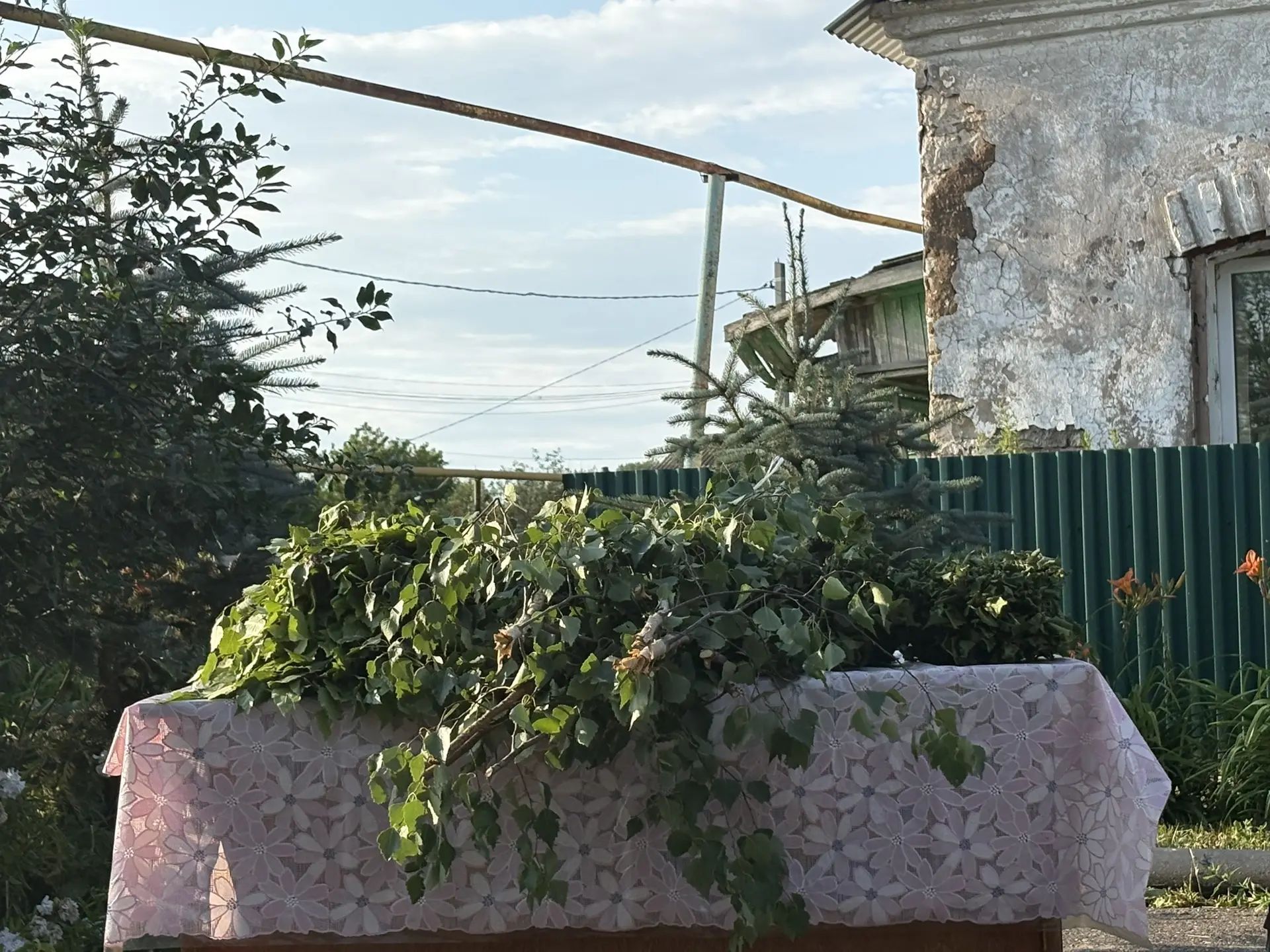 Ләшәү Тамакта каен себеркесе бәйләү буенча мастер-класс үтте