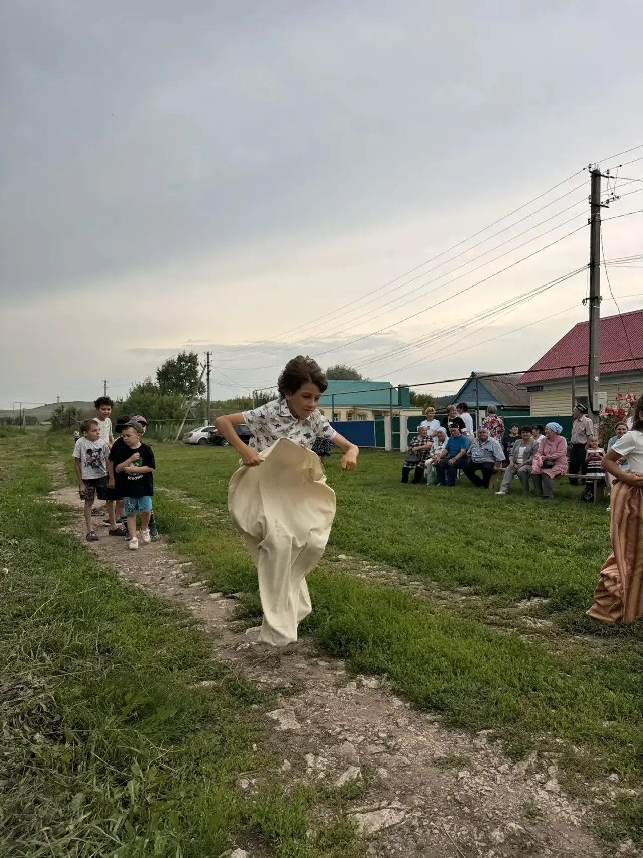 Анакта Авыл көненә ерактан ук кайтканнар