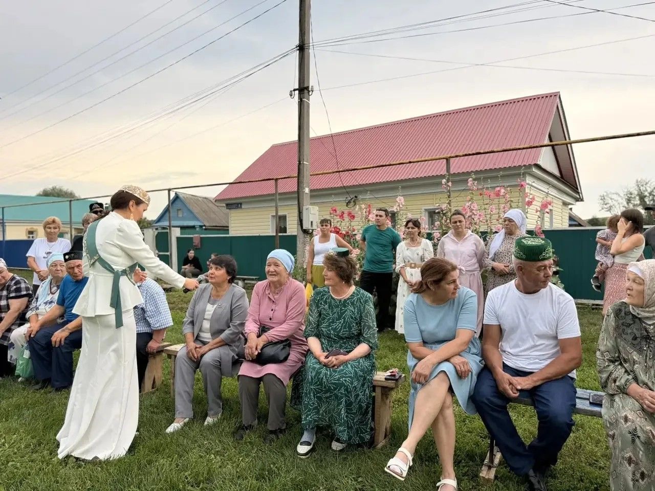 Анакта Авыл көненә ерактан ук кайтканнар