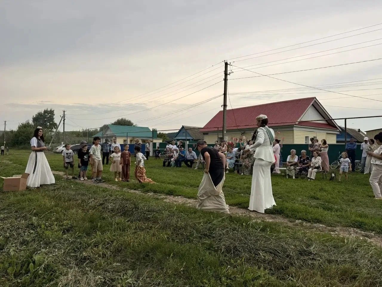 Анакта Авыл көненә ерактан ук кайтканнар