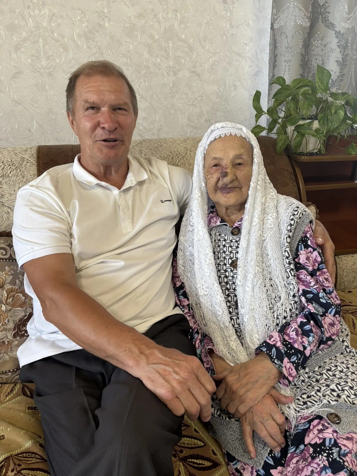 “Әнкәй исән чакта без бик бай”, - диделәр 103 яшен тутырган Нәфисә апаның уллары