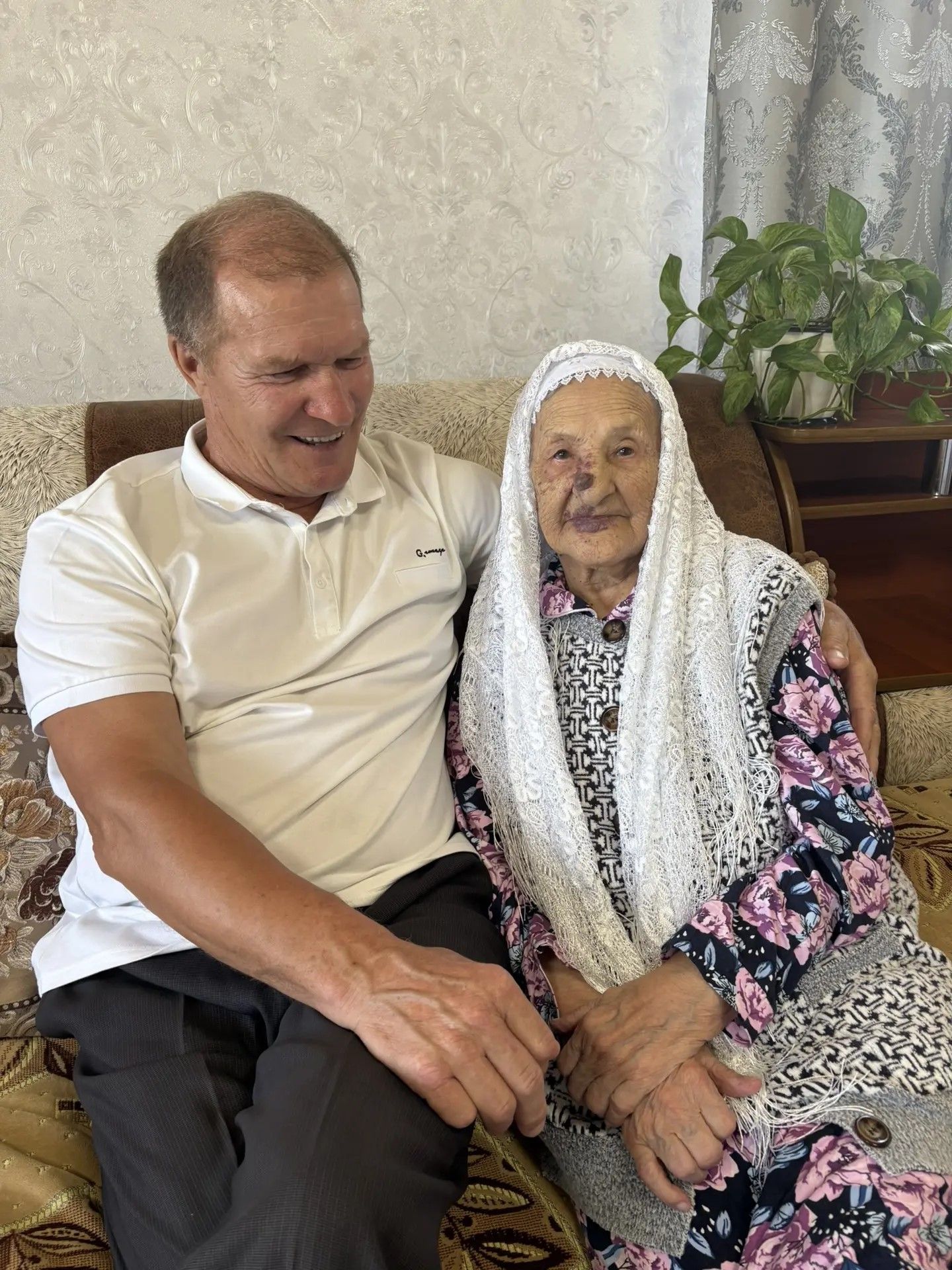 “Әнкәй исән чакта без бик бай”, - диделәр 103 яшен тутырган Нәфисә апаның уллары