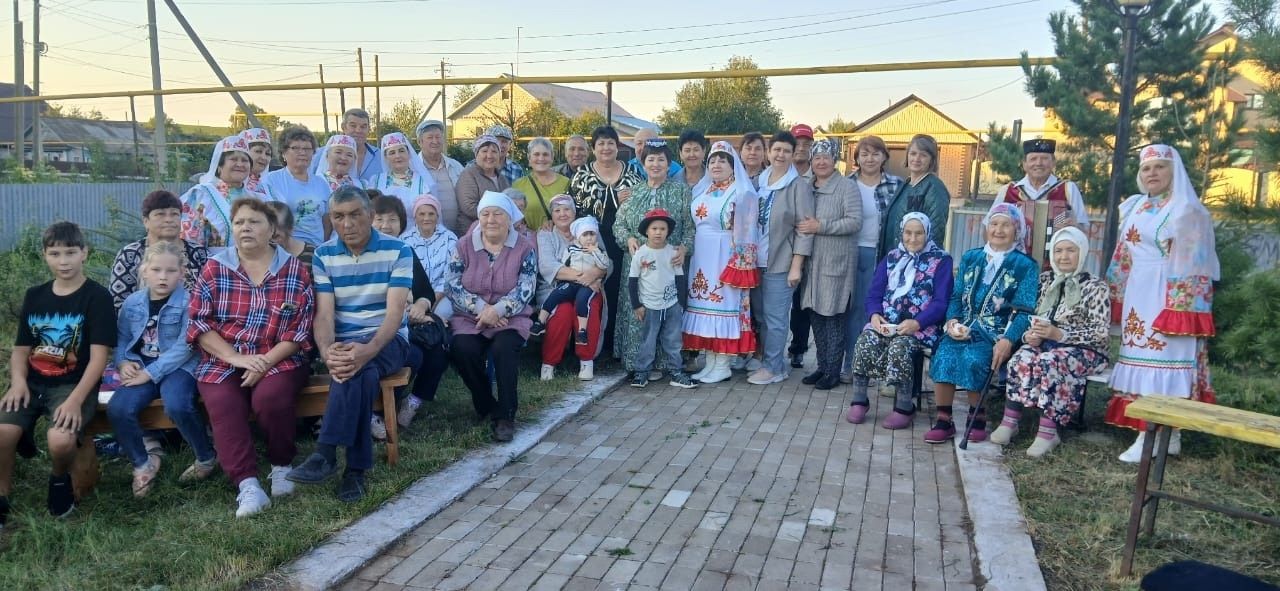 Яңа Минзәләбашта «Дуслык» ансамбле бәйрәм концерты куйды