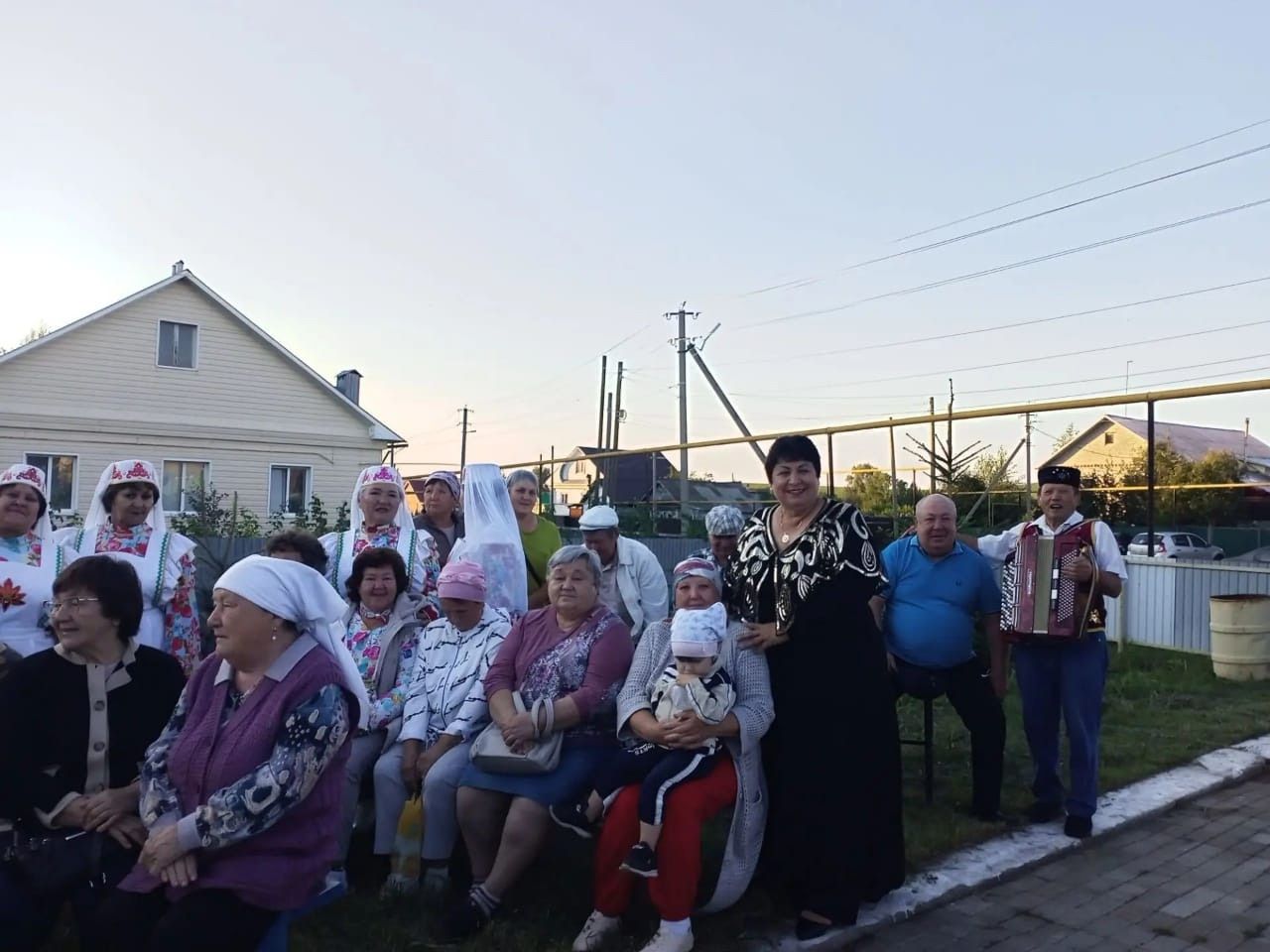 Яңа Минзәләбашта «Дуслык» ансамбле бәйрәм концерты куйды