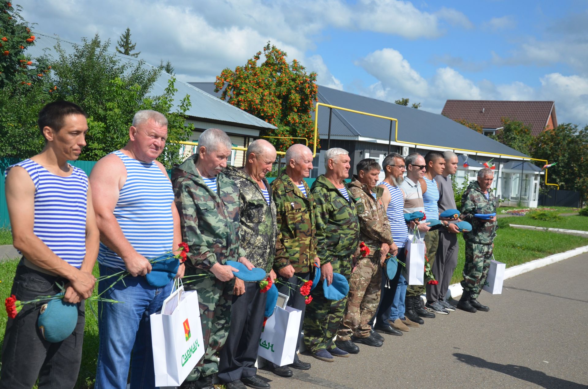 Сарманда десантчылар бәйрәм итәләр