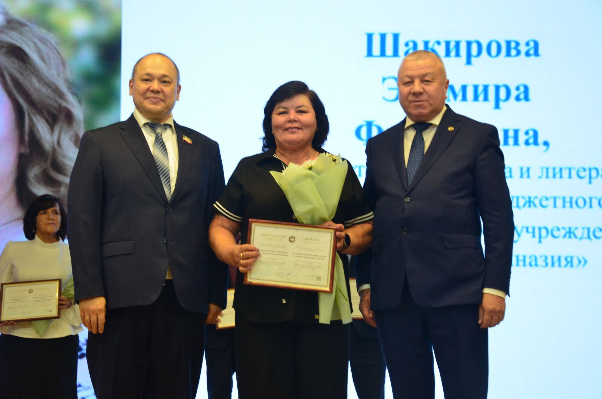 Мәгариф хезмәткәрләре узган елга йомгак ясадылар, яңа уку елына бурычлар билгеләделәр