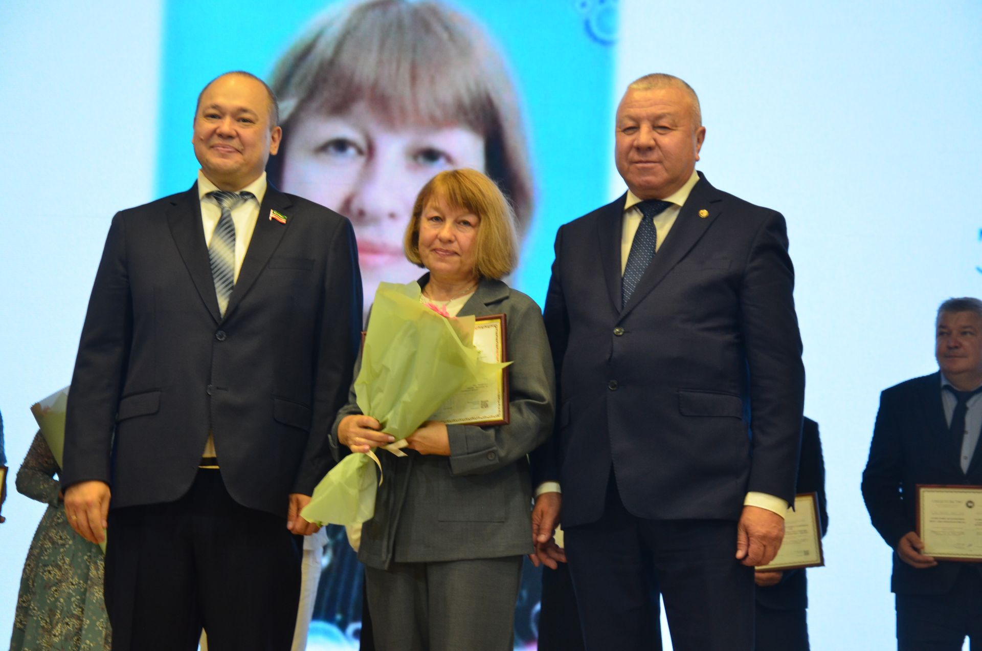 Мәгариф хезмәткәрләре узган елга йомгак ясадылар, яңа уку елына бурычлар билгеләделәр