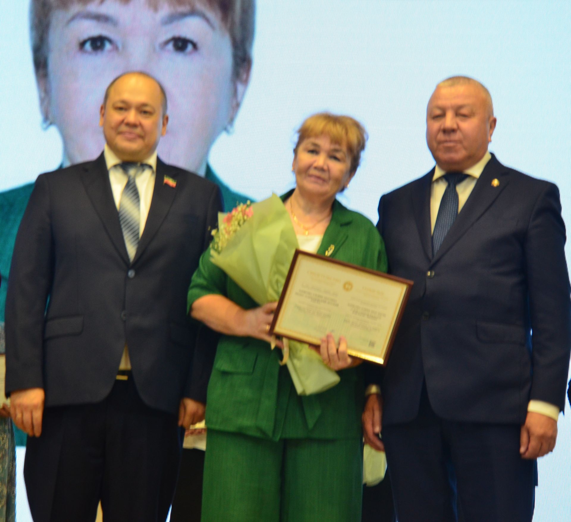 Мәгариф хезмәткәрләре узган елга йомгак ясадылар, яңа уку елына бурычлар билгеләделәр