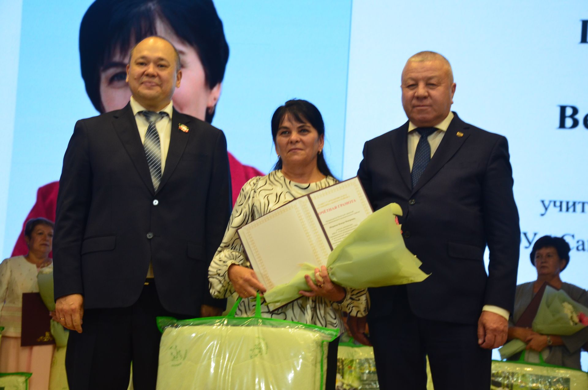 Мәгариф хезмәткәрләре узган елга йомгак ясадылар, яңа уку елына бурычлар билгеләделәр