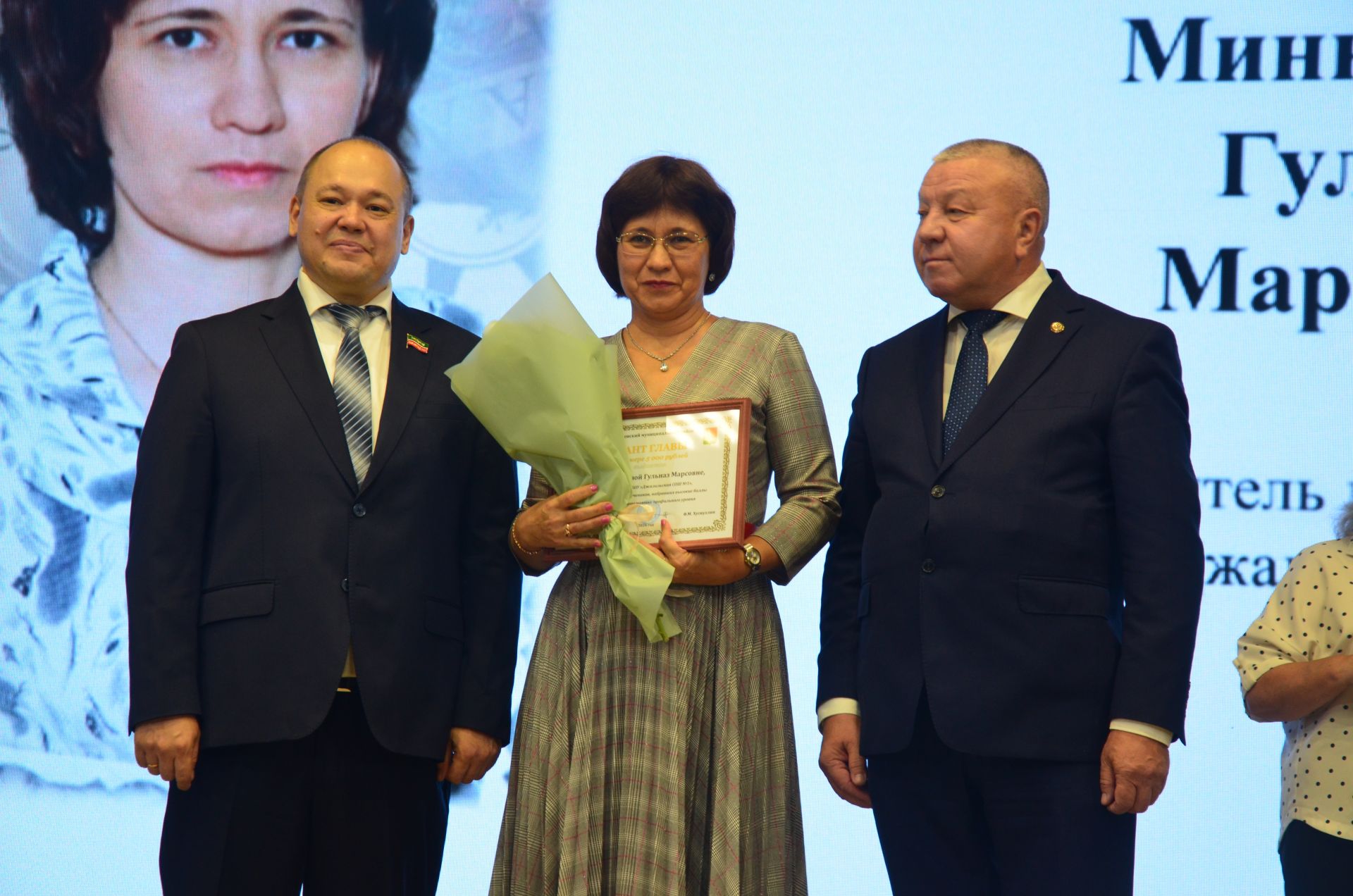 Мәгариф хезмәткәрләре узган елга йомгак ясадылар, яңа уку елына бурычлар билгеләделәр