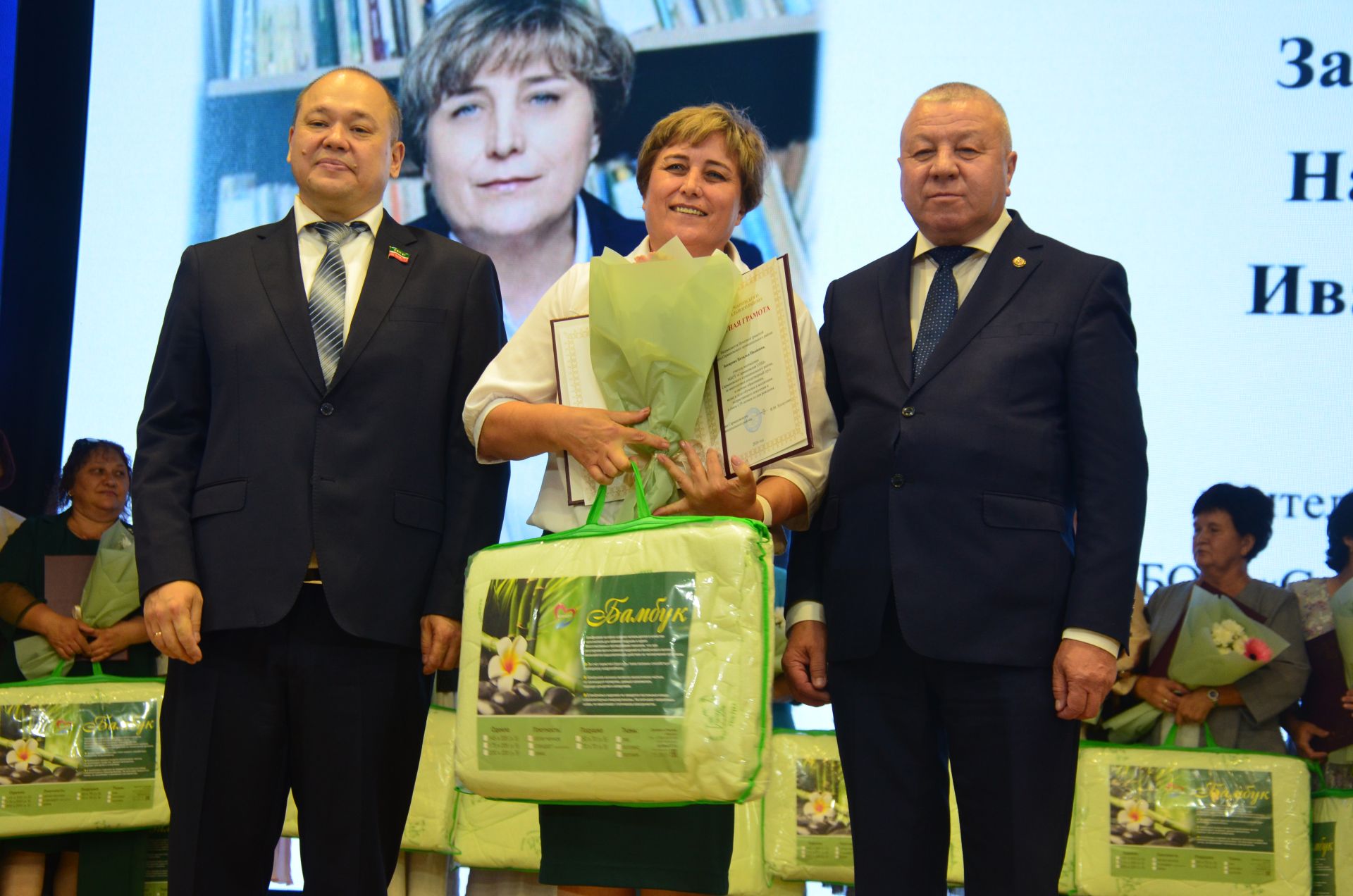 Мәгариф хезмәткәрләре узган елга йомгак ясадылар, яңа уку елына бурычлар билгеләделәр
