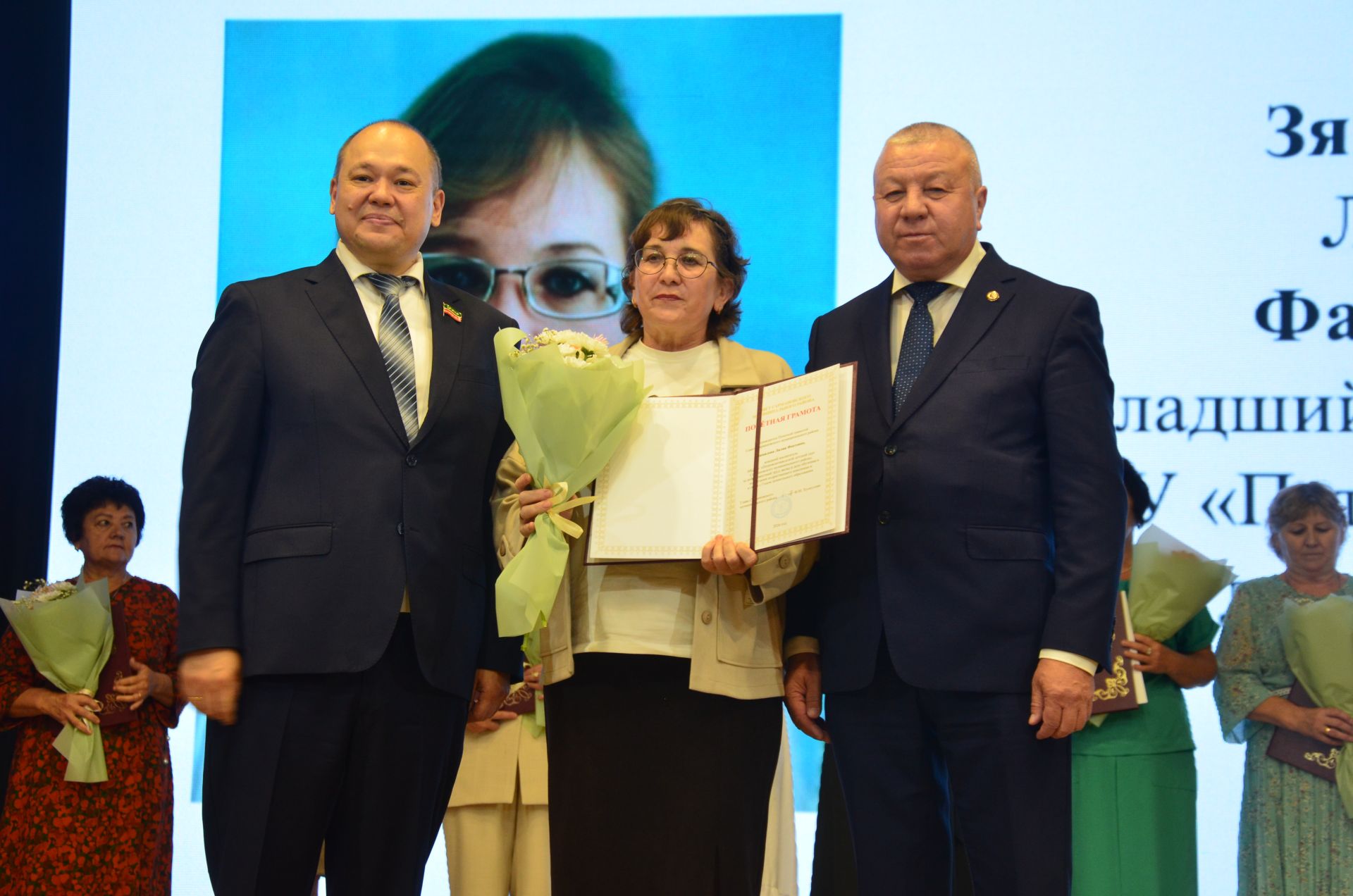 Мәгариф хезмәткәрләре узган елга йомгак ясадылар, яңа уку елына бурычлар билгеләделәр