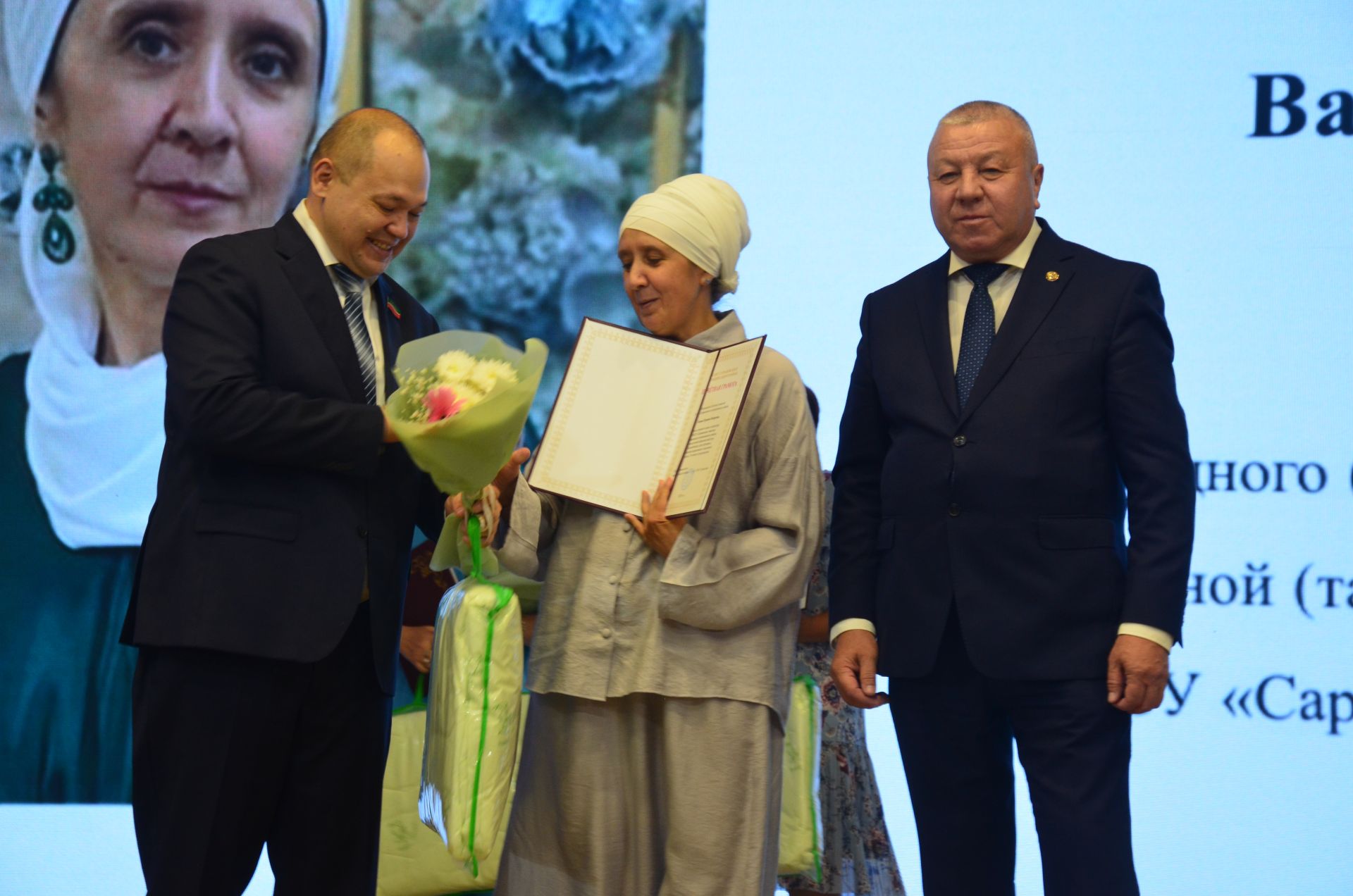 Мәгариф хезмәткәрләре узган елга йомгак ясадылар, яңа уку елына бурычлар билгеләделәр