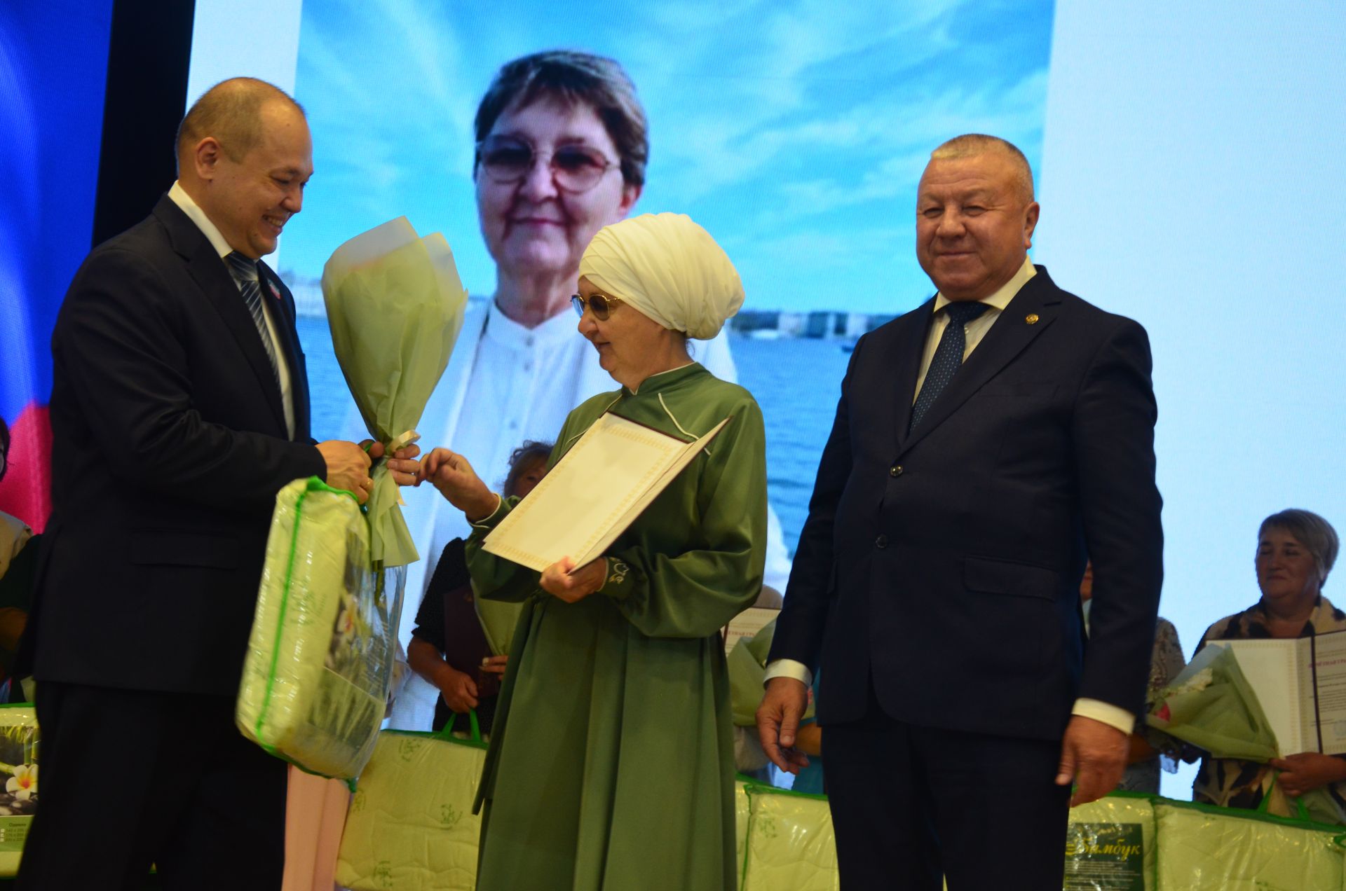 Мәгариф хезмәткәрләре узган елга йомгак ясадылар, яңа уку елына бурычлар билгеләделәр