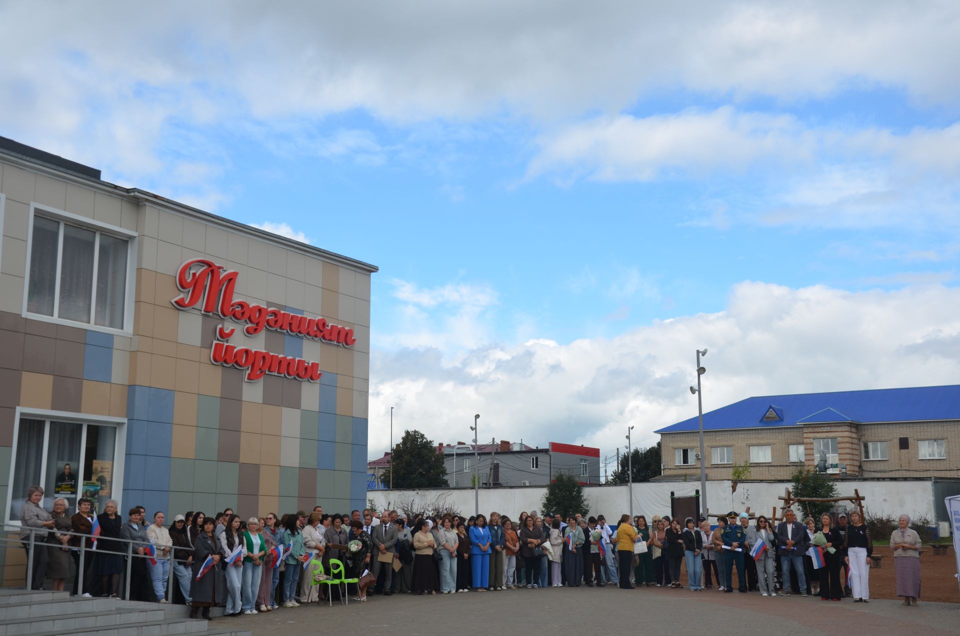 Сарманлылар Россия флагы көнен билгеләп үтәләр