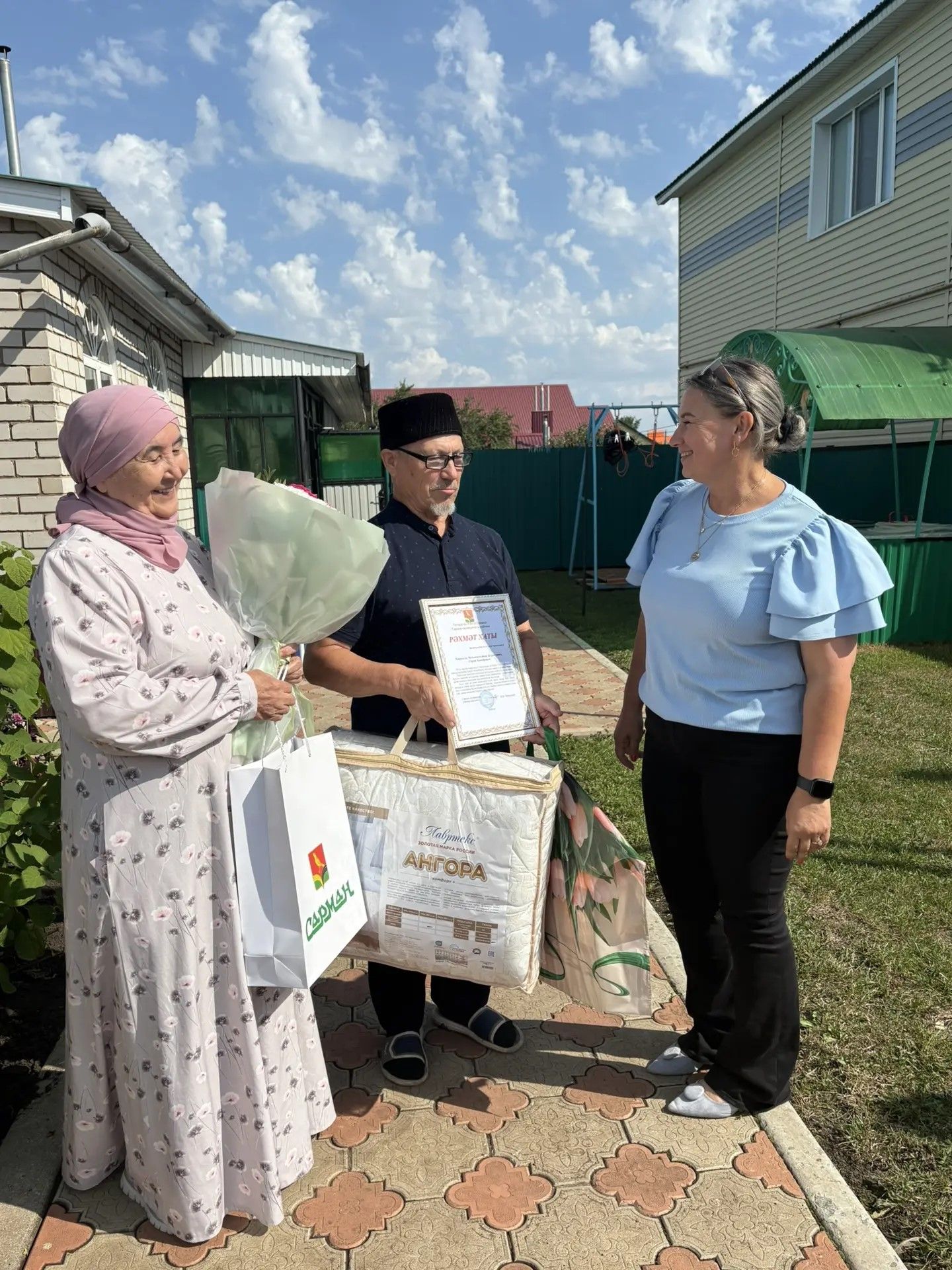 Сабир абый белән Сәрия апа алтын юбилейларын билгеләп үтәләр