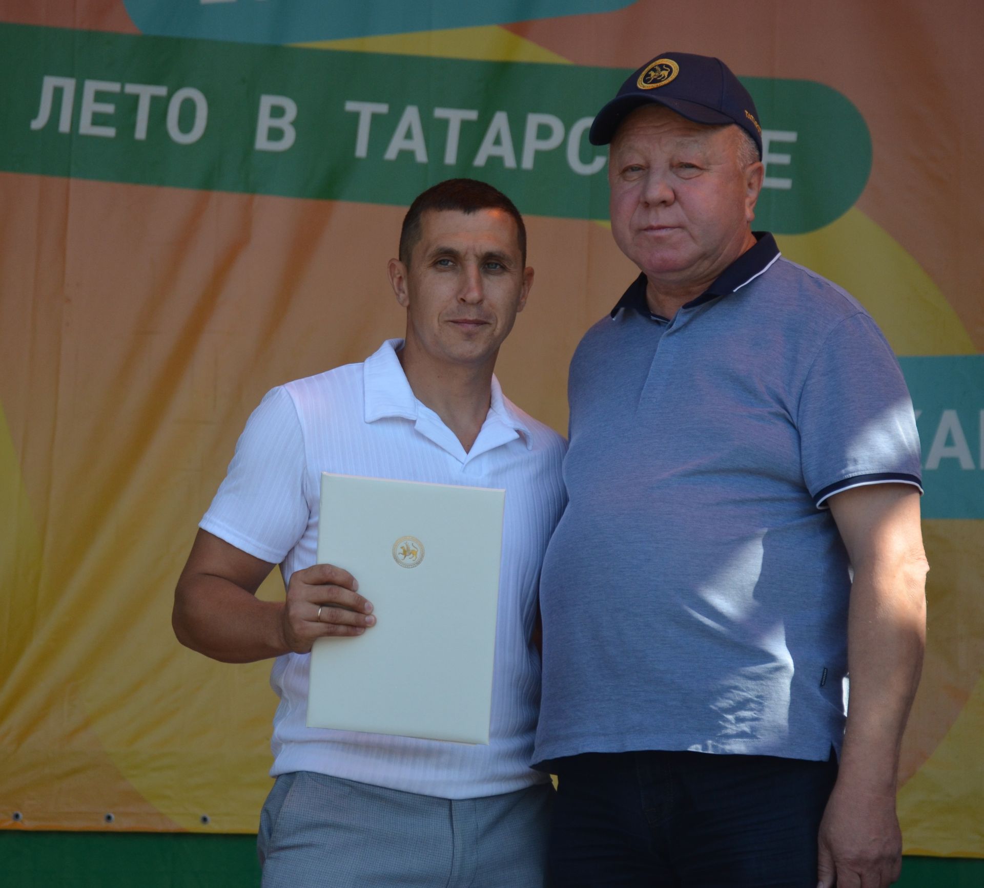 Районда алдынгы төзүчеләр һәм физкультурачылар бүләкләнде