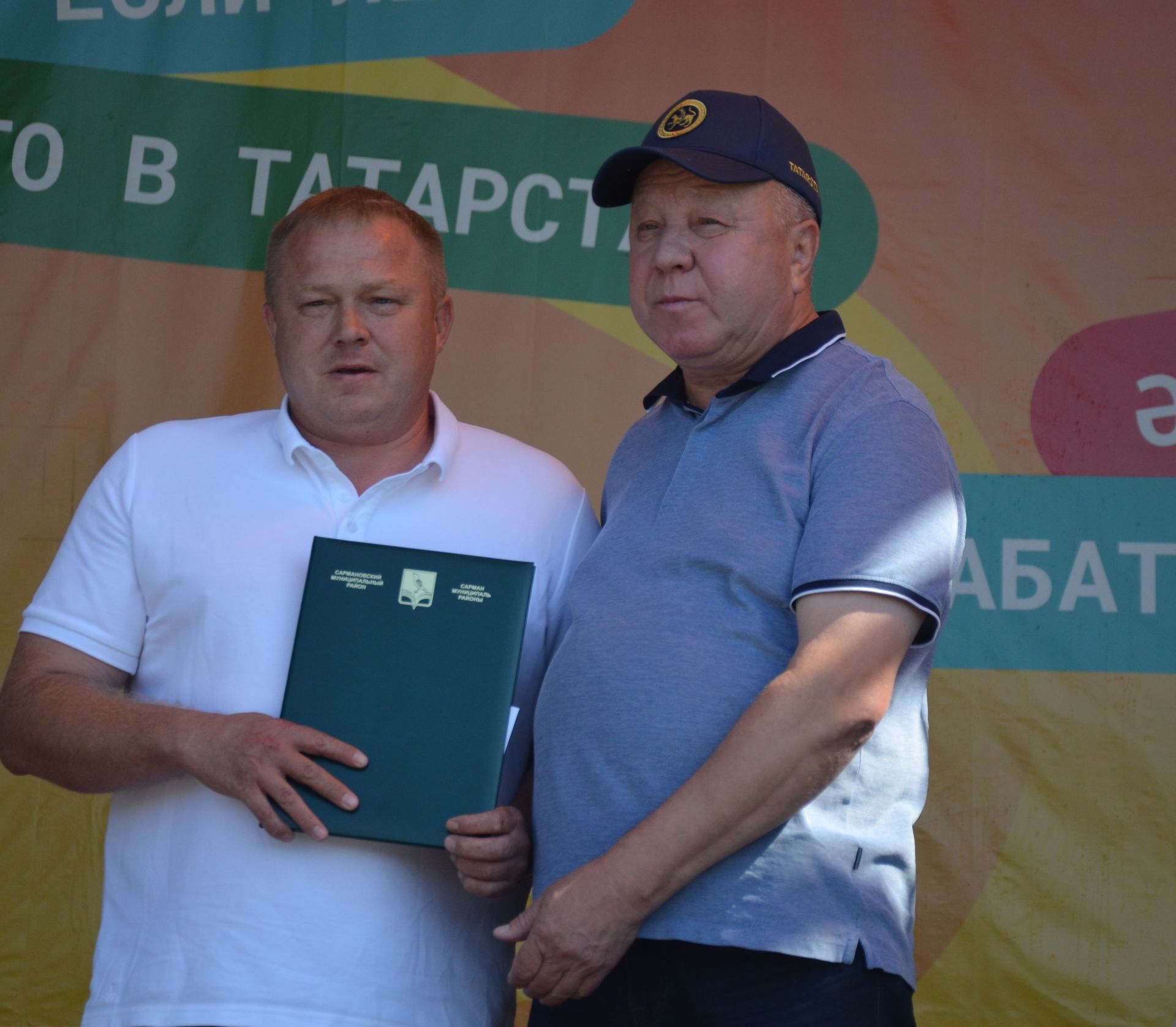 Районда алдынгы төзүчеләр һәм физкультурачылар бүләкләнде