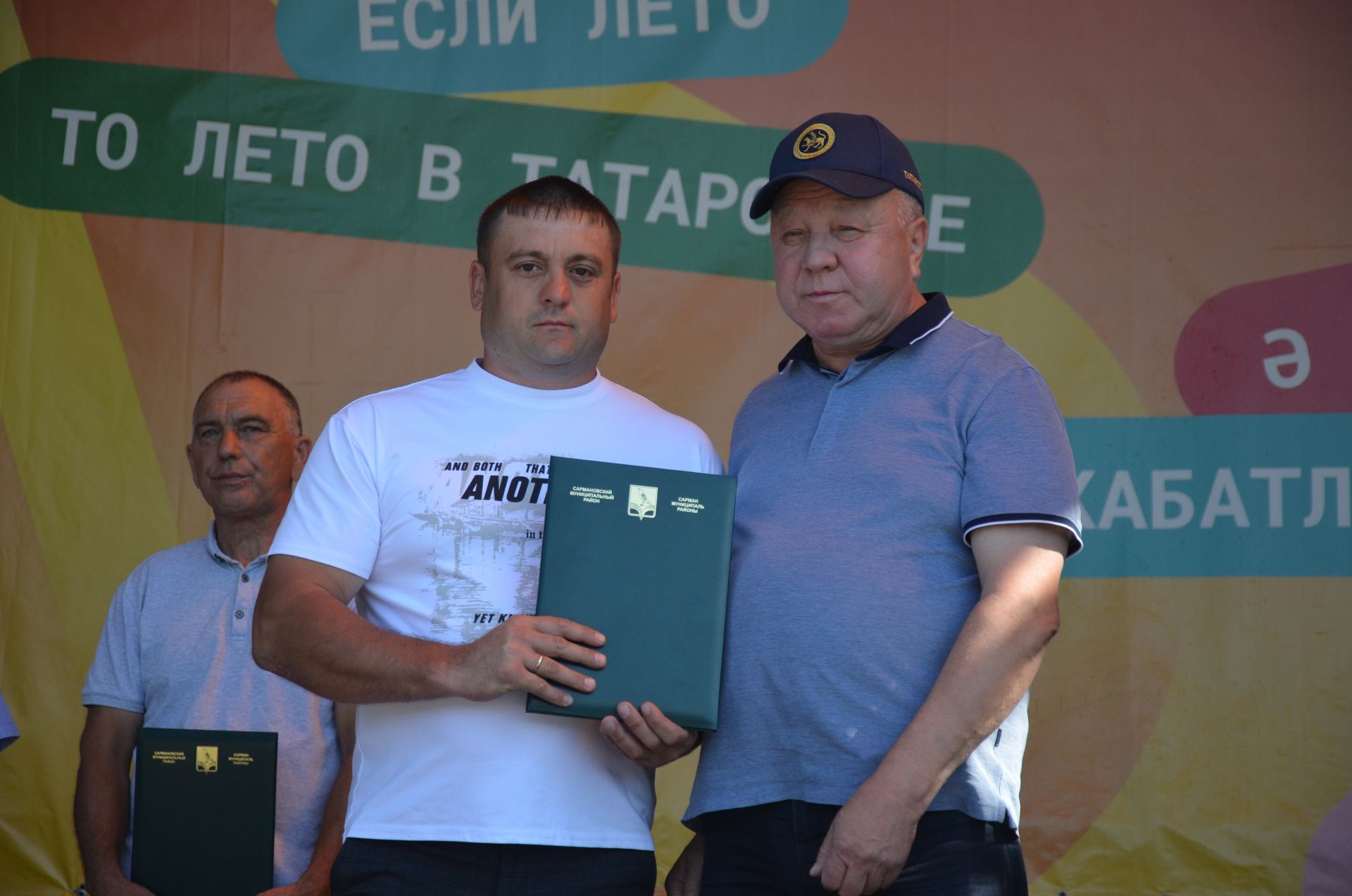 Районда алдынгы төзүчеләр һәм физкультурачылар бүләкләнде