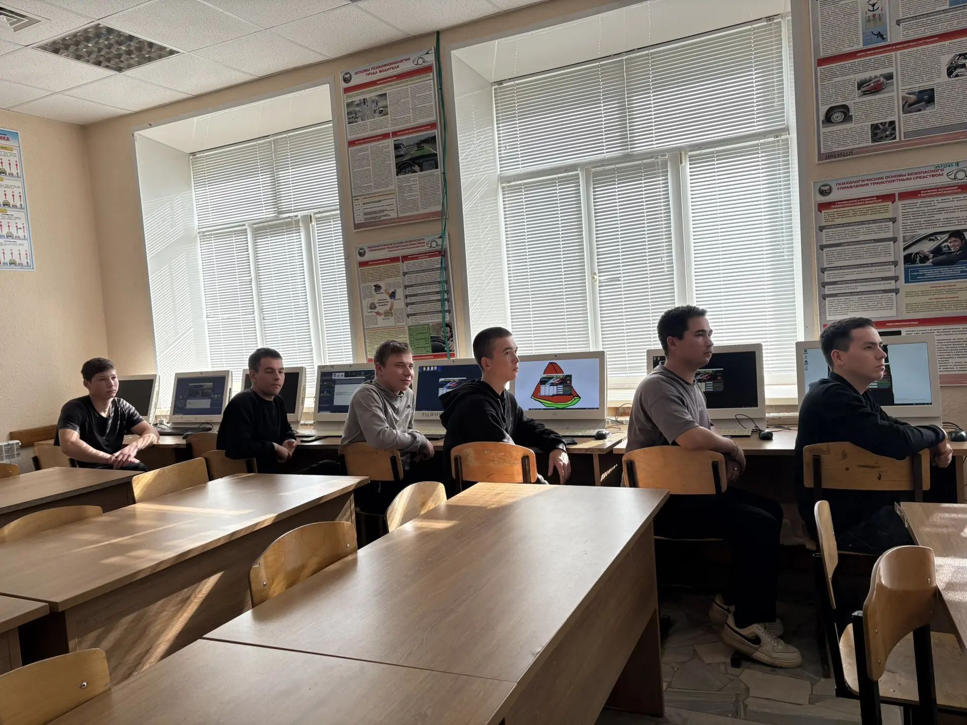“Автосессия” бәйгесе көллият егетләрен ярыштырды