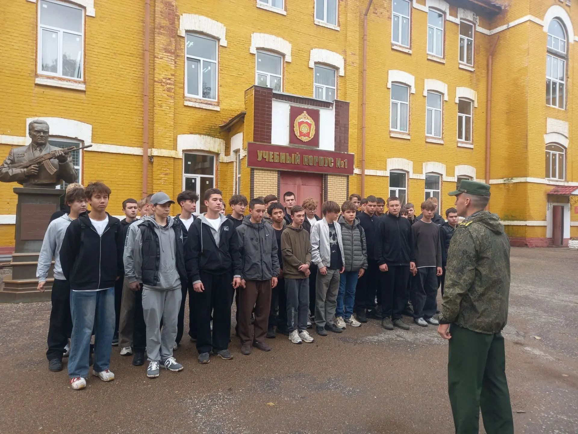 Сарман егетләре Казан танк училищесында булып кайтты