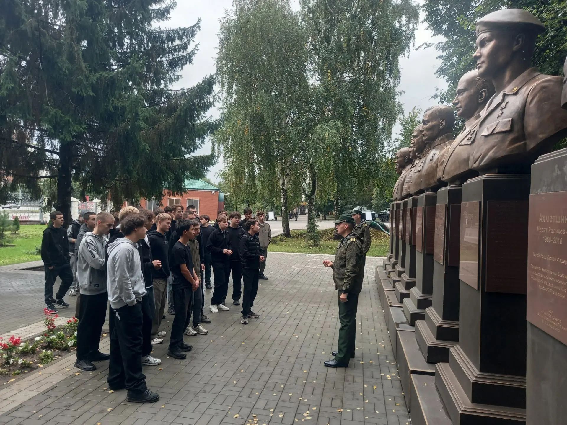 Сарман егетләре Казан танк училищесында булып кайтты