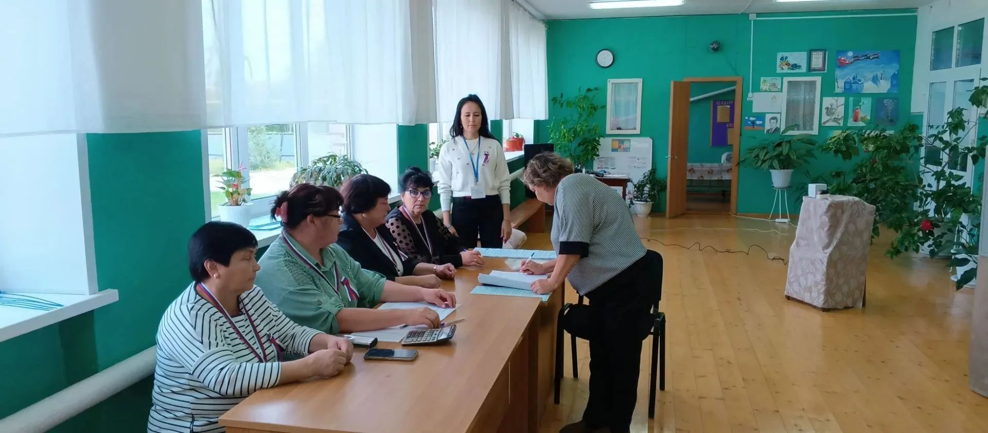 Чукмарлыда сайлаучыларны кайнар чәй һәм коймак белән каршы алалар