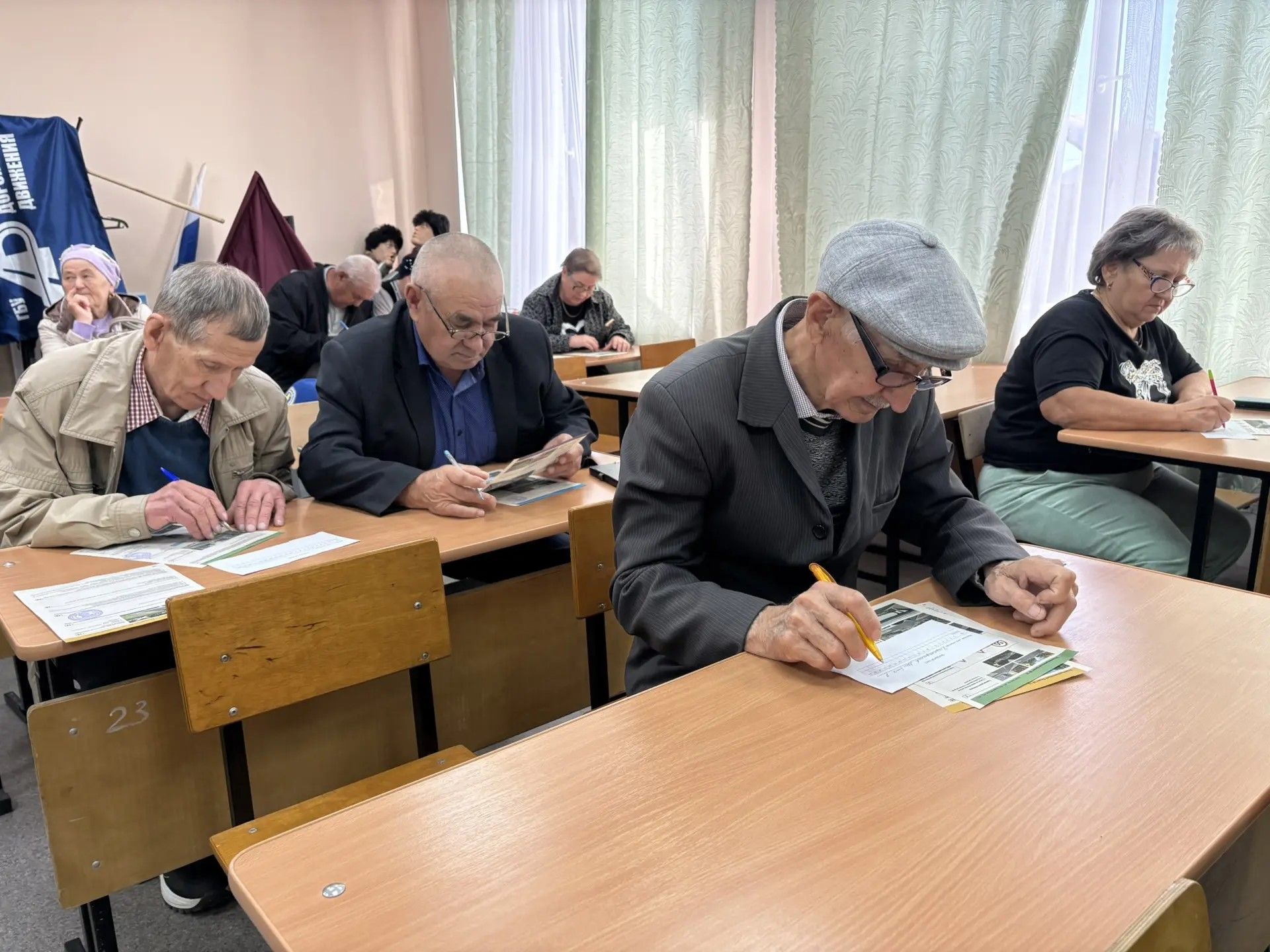 Районда автомобиль йөртүче өлкәннәр ярыштылар
