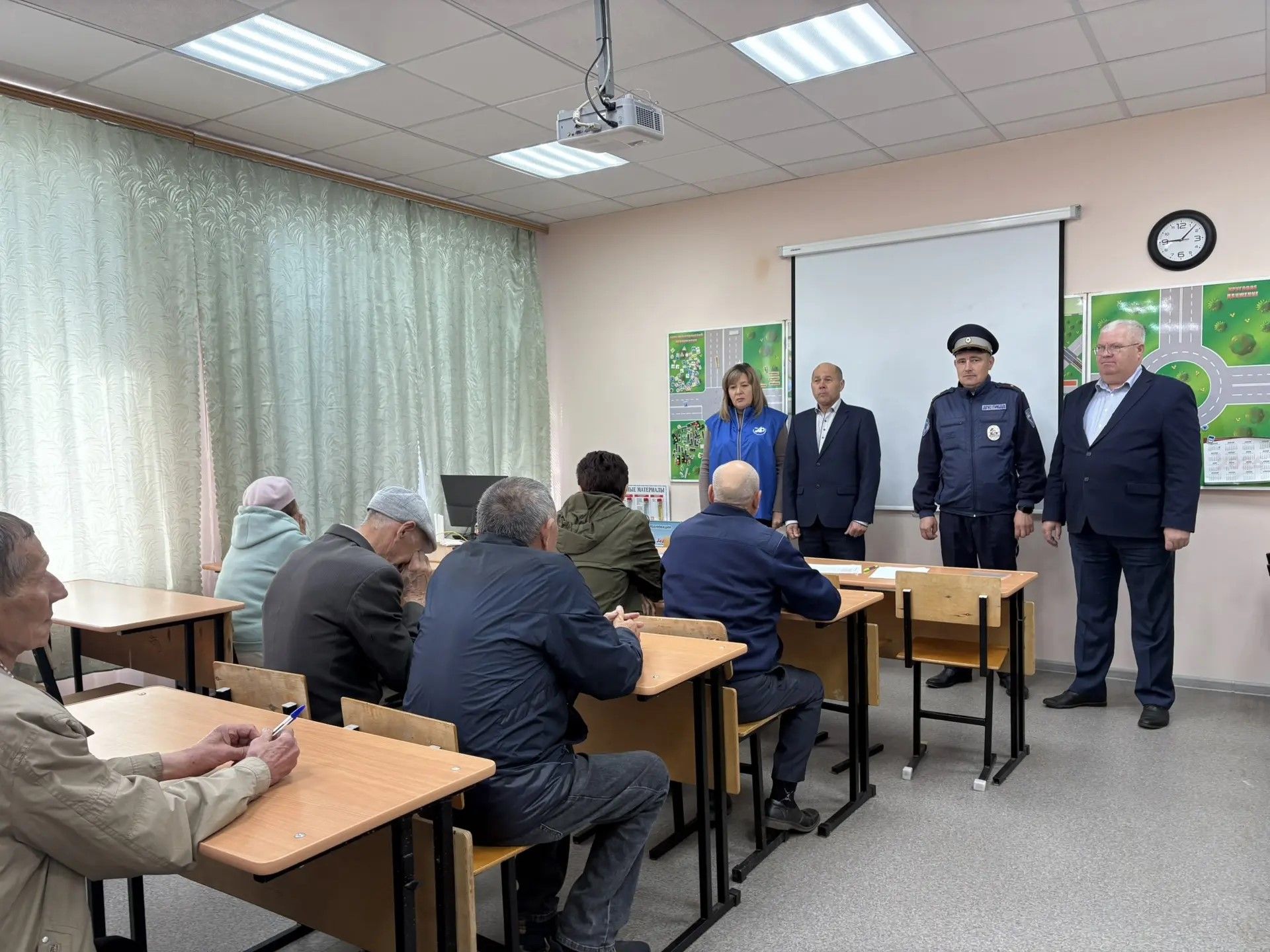 Районда автомобиль йөртүче өлкәннәр ярыштылар