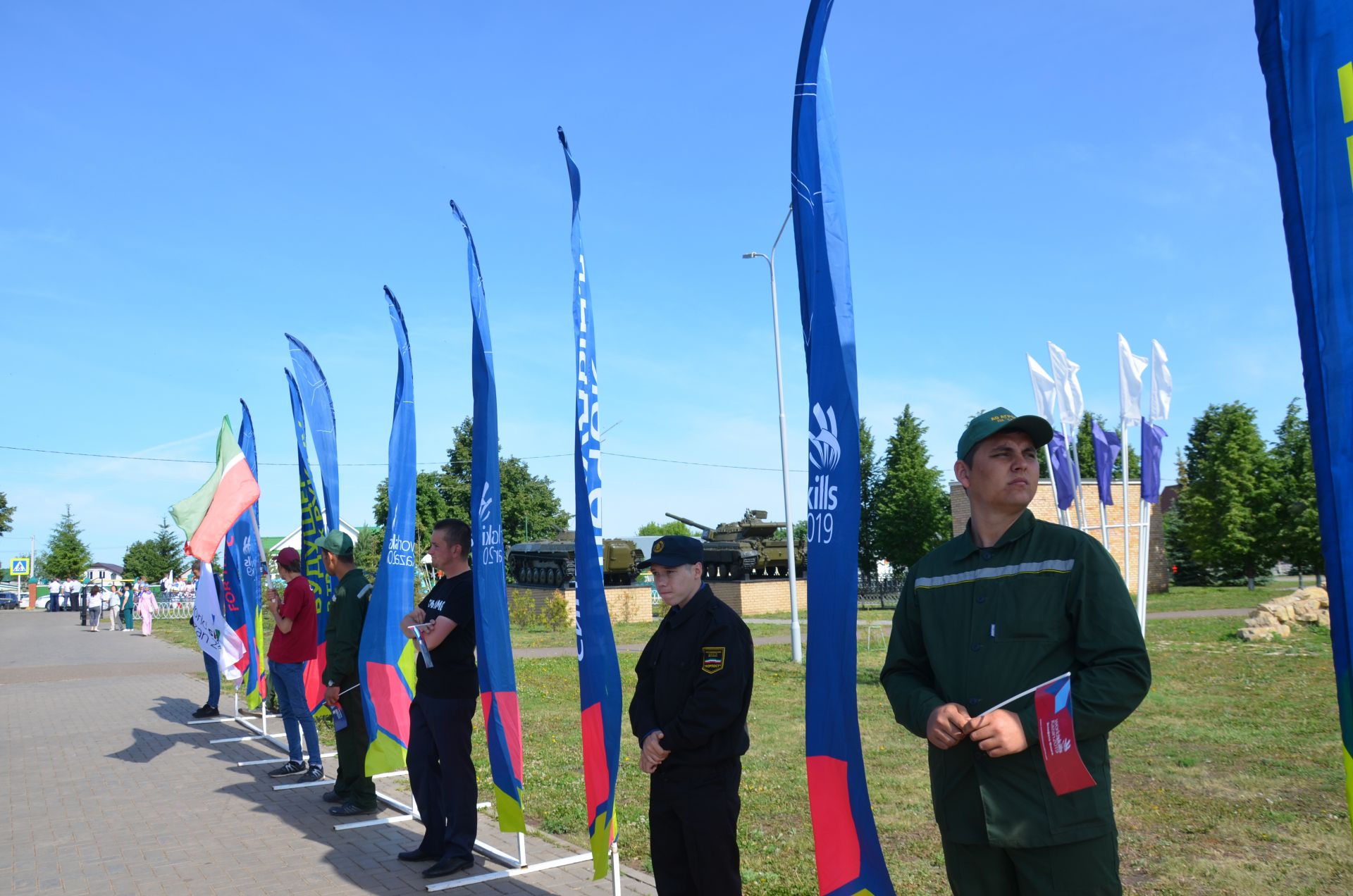 WorldSkills Kazan 2019 Дөнья чемпионаты флагына Сарман гербы беркетелде