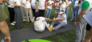 Хезмәттәшебез таяк тартышуда җиңү яулады