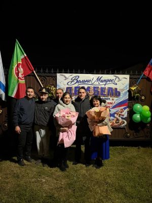 Әлмәттә солдат каршы алдылар