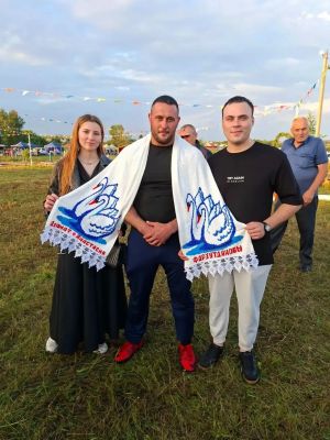 Сарман килене Питрау батырына сөлге әзерләгән