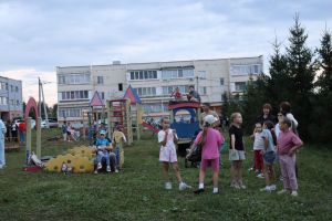 Сарманда искиткеч ишегалды бәйрәме гөрләде