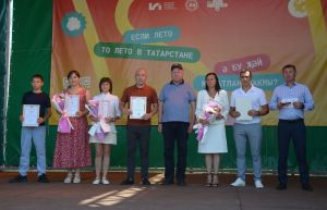 Районда алдынгы төзүчеләр һәм физкультурачылар бүләкләнде