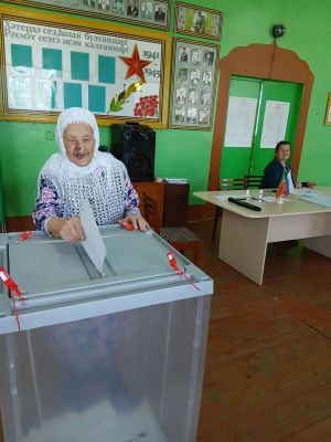 102 яшьлек Нәфисә апа сайлау участогына үзе килде