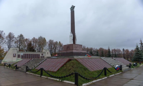 Сарманда 1941-1945 елгы Бөек Ватан сугышында һәлак булган якташларыбыз истәлегенә салынган мемориаль комплекс