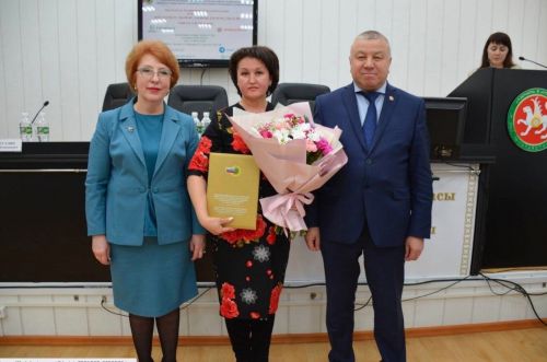 Профсоюз хәрәкәте үсешенә зур өлеш кертүчеләр бүләкләнде