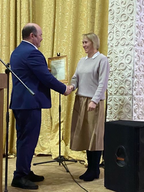 Александровка авыл җирлегендә гармун ясаучылар да, алка-төймә бизәүчеләр дә яши