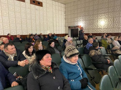 Александровка авыл җирлегендә гармун ясаучылар да, алка-төймә бизәүчеләр дә яши